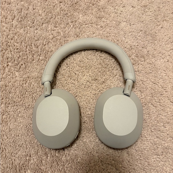 Sony WH-1000XM5 Headphones - Picture 3 of 6